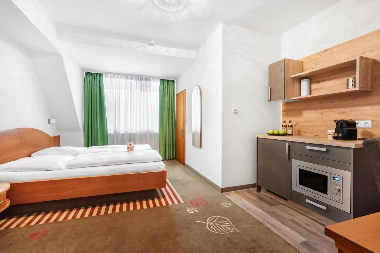 Schieners Hotel & Apfelhof Apartments Wemding